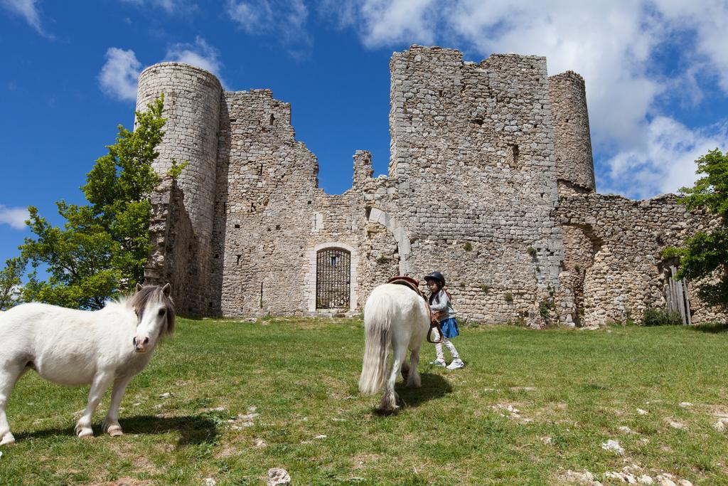 Ferme Saint Pierre Hotel Bargeme Luaran gambar